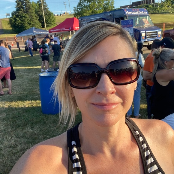 Meet your Posher, Sarah - Picture 1 of 1